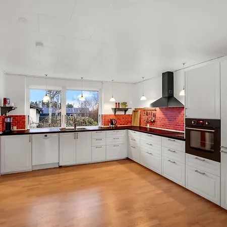 Urho - 500m From The Sea By Interhome *