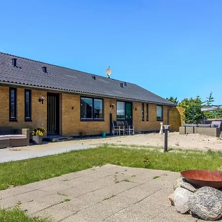 펜션 Urho - 500m From The Sea By Interhome